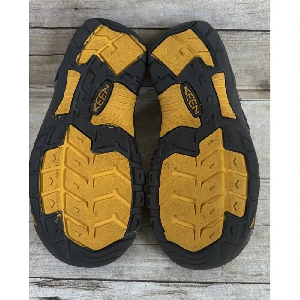 Keen Newport H2 Sandal youth Size 2 Blue  Navy Outdoors Hiking Adjustable Strap